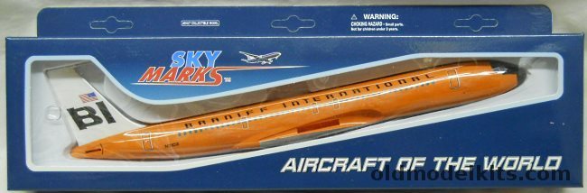 Skymarks 1/150 Boeing 707 Braniff Airlines, SKR489 plastic model kit
